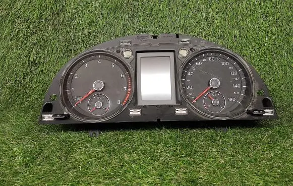 Volkswagen PASSAT CC Speedometer (instrument cluster) 3C8920970F