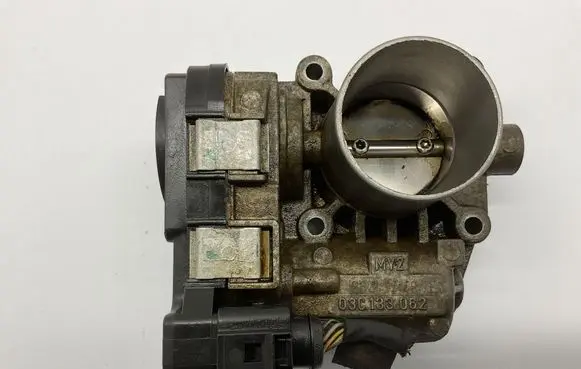 Volkswagen Golf V Throttle valve 03C133062