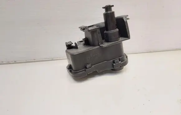 Fuel tank cap lock