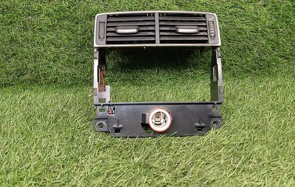Audi A8 S8 D3 4E Rear air vent grill 4E0819203B