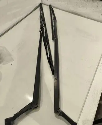 Toyota Auris 150 Front wiper blade arm 3451979