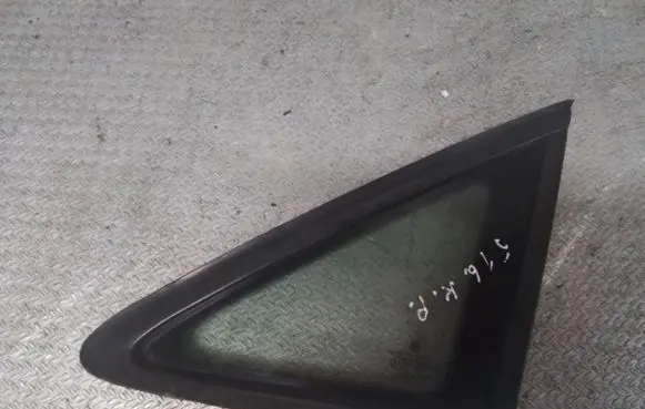 Volkswagen Touran I Front triangle window/glass 