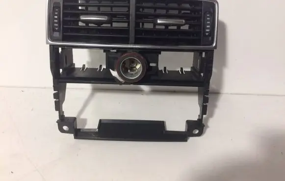 Audi A8 S8 D3 4E Rear air vent grill 4E0819203A