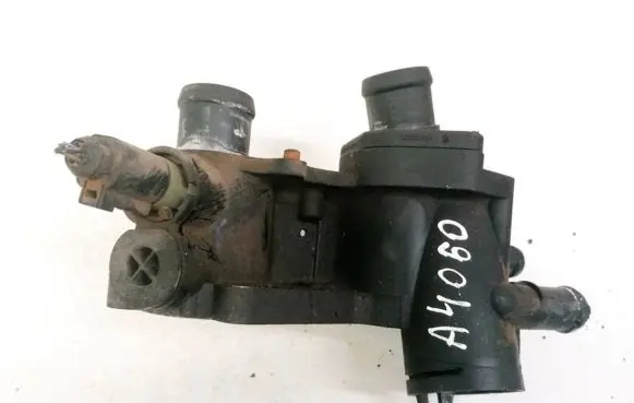 Volkswagen Golf III Engine coolant pipe/hose 032121111 032121121j