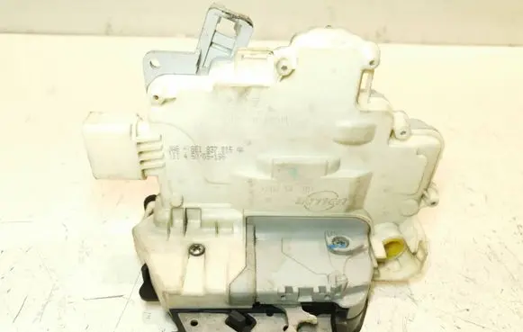 Audi A4 S4 B7 8E 8H Front door lock 8E1837015AA