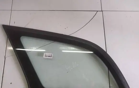 Toyota Avensis T250 Rear side window AS2