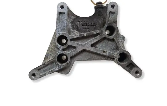 Jeep Cherokee Engine mounting bracket 55261583