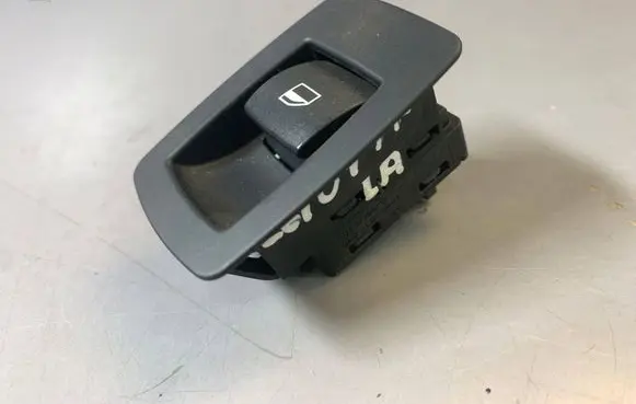 BMW 5 E60 E61 Electric window control switch 9113773