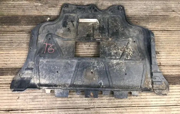 Audi RS3 Engine splash shield/under tray 8V0825236