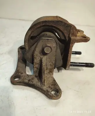 Hyundai Santa Fe Engine mount bracket