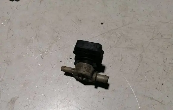 Mercedes-Benz C W204 Vacuum valve 0004708993