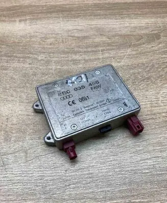 Audi A4 S4 B6 8E 8H Aerial antenna amplifier 8E0035456