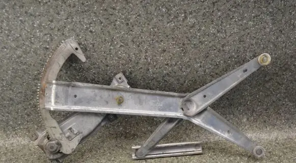 BMW 3 E30 Front door manual window regulator 1932394 5132