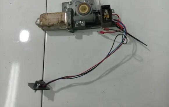 Mazda 323 Sunroof motor/actuator 