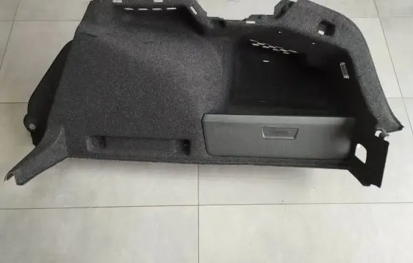 Trunk/boot side trim panel