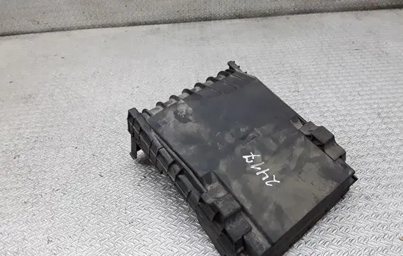 Volkswagen Golf V Fuse box cover 1K0937132F