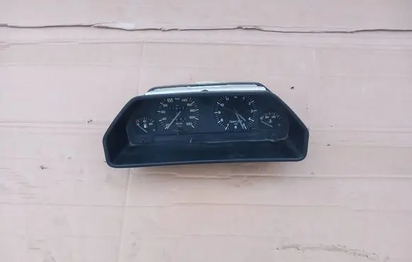 Audi 100 200 5000 C3 Speedometer (instrument cluster) 81117465