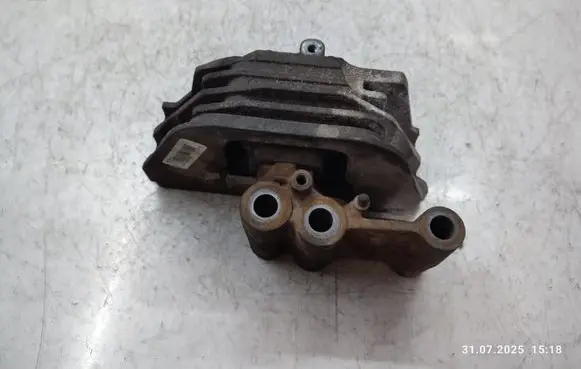 Engine mount bracket