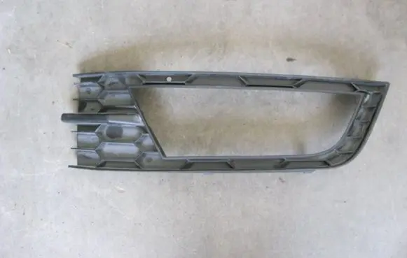 Skoda Octavia Mk3 (5E) Front bumper lower grill 5E0807681