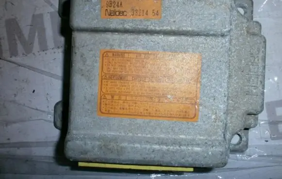 Mazda 323 F Airbag control unit/module B25E57K30B 9B24A