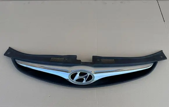 Hyundai i30 Front bumper upper radiator grill 863512R500