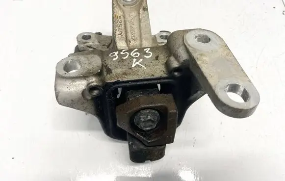 Honda CR-V Engine mount bracket 52swy 50swy