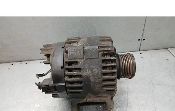 Volkswagen PASSAT B6 Generator/alternator 06F903023C
