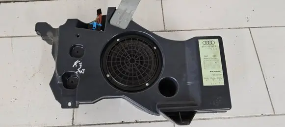 Audi A3 S3 8P Subwoofer speaker 8P4035382E