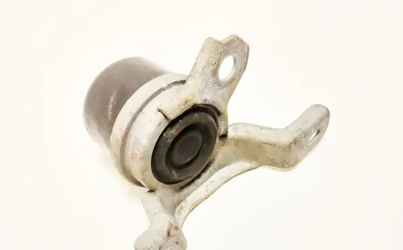 Volvo XC60 Engine mount bracket 31330138
