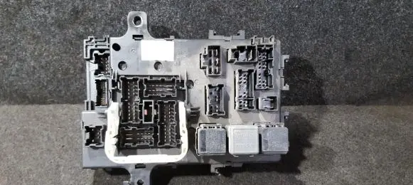 Nissan Primera Fuse box set 285519F905 5WK48540