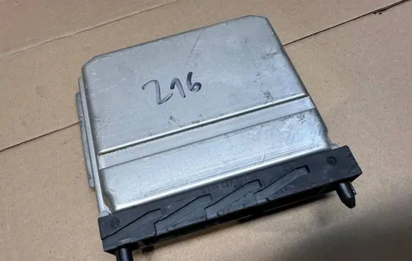 Volvo XC90 Engine control unit/module 0261208289 1039S06127 30668478A
