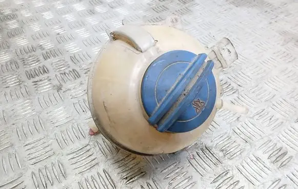 Volkswagen Polo IV 9N3 Coolant expansion tank/reservoir 