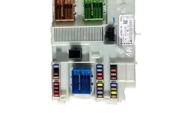 Volvo XC60 Fuse module 31254837AC AG9T14C256HC 3659AF01125TP