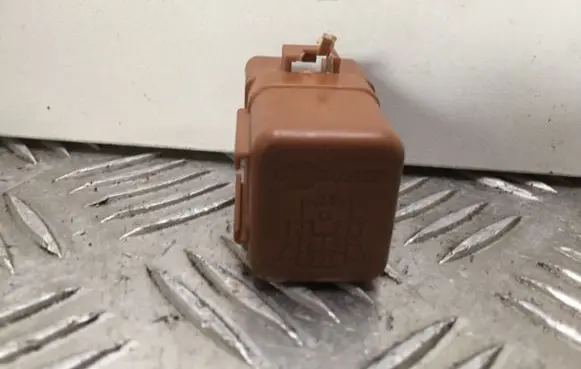 Nissan Primera Other relay 2523079964