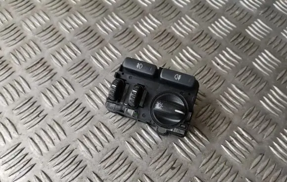 Volvo XC90 Light switch 8685452