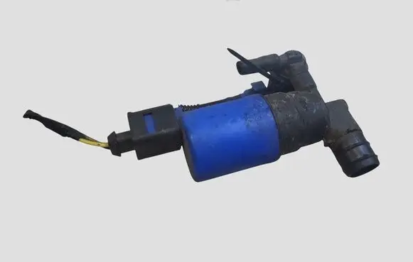 Volvo V60 Windscreen/windshield washer pump AV6113K082AA