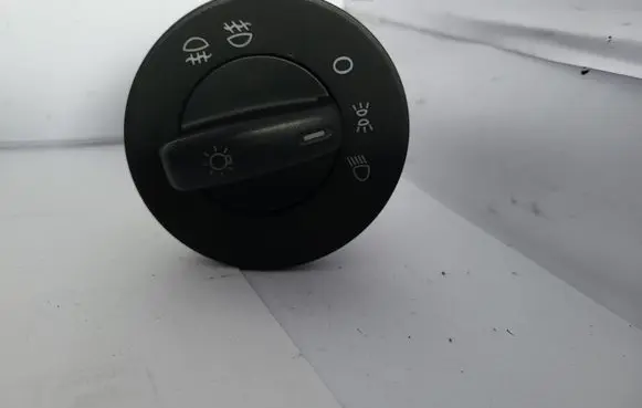 Skoda Octavia Mk2 (1Z) Light switch 1Z0941431C