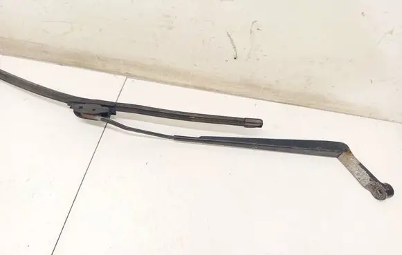 Toyota Avensis T250 Front wiper blade arm 