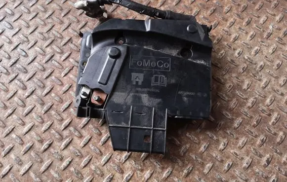 Ford Focus Fuse module AV6T14A067BC