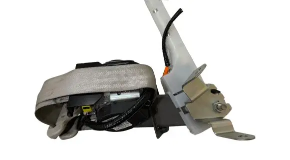 Nissan Leaf I (ZE0) Front seatbelt 620721600A 06131011 101X90LH