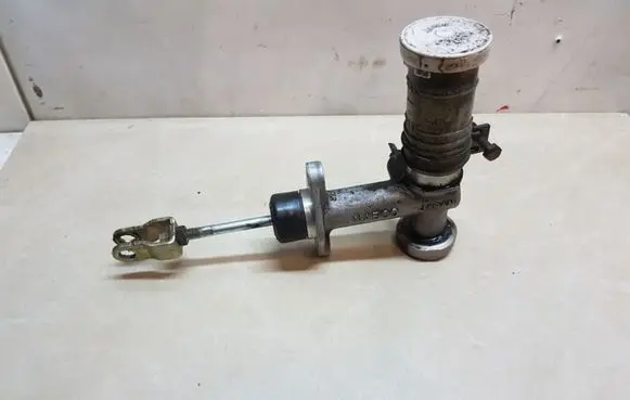Mitsubishi Pajero Sport I Clutch slave cylinder 