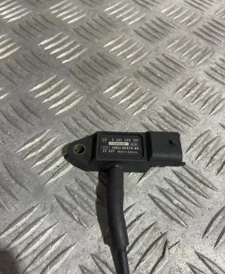 Ford Mondeo Mk III Air pressure sensor 0261230120