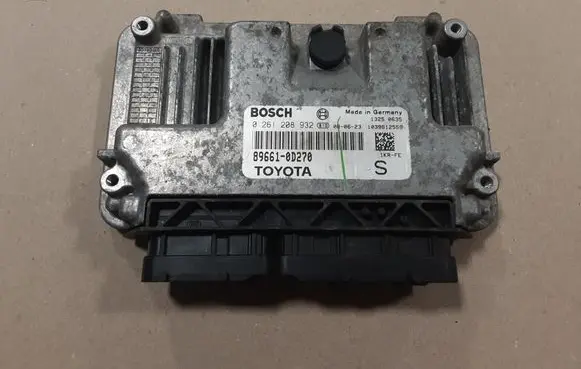 Toyota Yaris Engine control unit/module 0261208932 896610D270