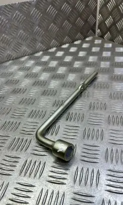 Honda CR-V Wheel nut wrench 