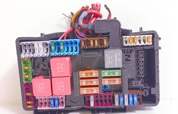 Mercedes-Benz C W205 Fuse module A0009822923