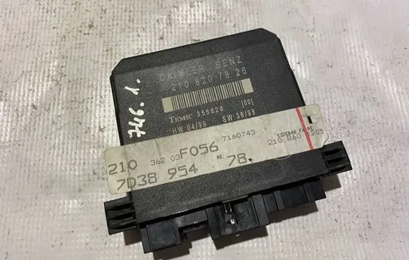 Mercedes-Benz E W211 Door control unit/module 2108207826 A2108207826