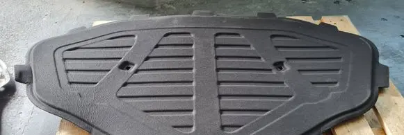 Engine bonnet/hood sound/heat insulation