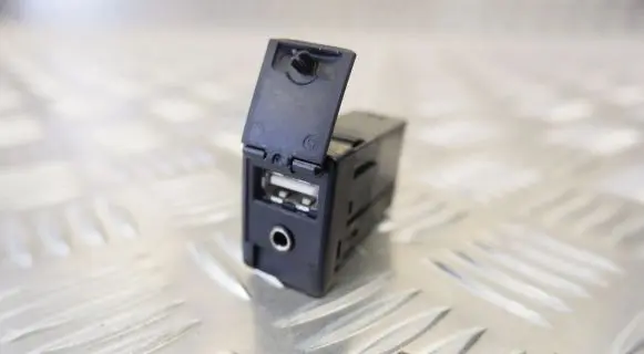 USB socket connector