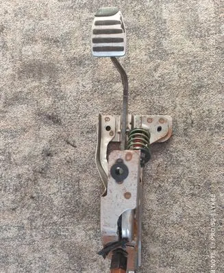 Nissan Qashqai+2 Clutch pedal E001052X11