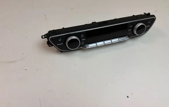 Audi A5 Climate control unit 8W0820043T